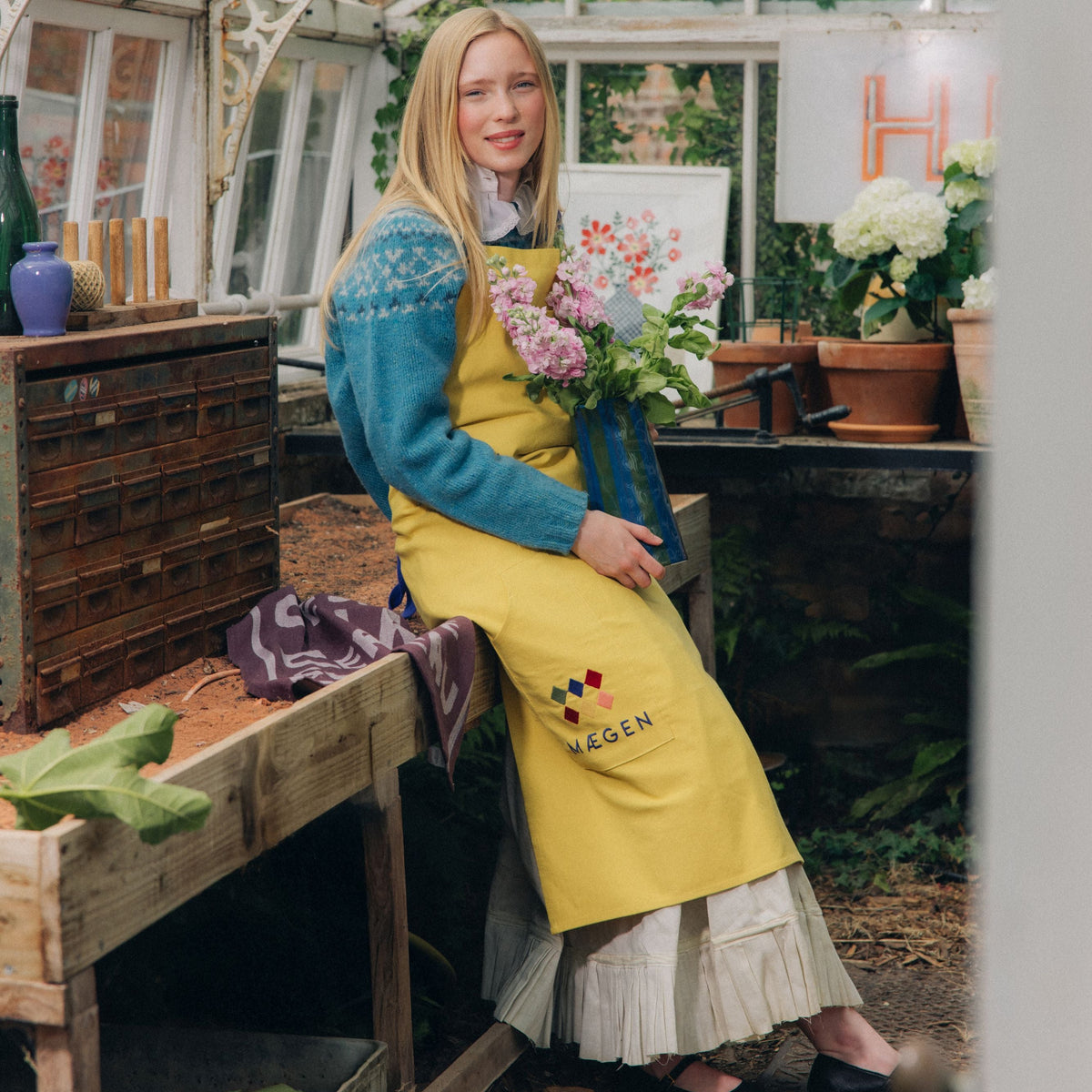 The MÆGEN Apron - Yellow